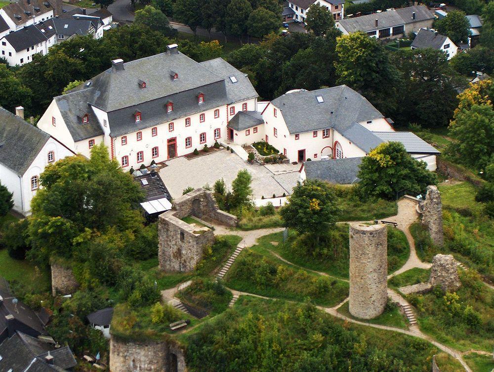 Schlosshotel Burghaus Kronenburg Dahlem  Buitenkant foto