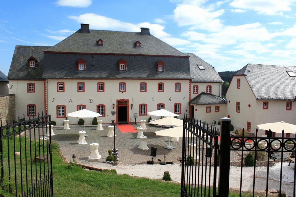 Schlosshotel Burghaus Kronenburg Dahlem  Buitenkant foto
